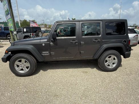 Used 2017 Jeep Wrangler Unlimited Sport w/ Connectivity Group AWD/4WD image 4