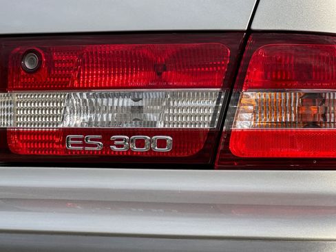 Used 2001 Lexus ES 330 image 28
