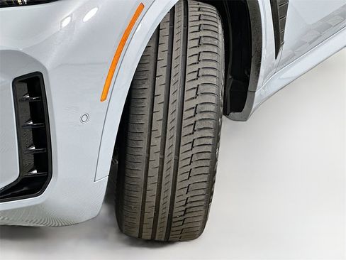 Used 2024 BMW X5 xDrive40i w/ M Sport Package image 25