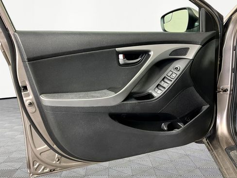 Used 2015 Hyundai Elantra SE w/ Option Group 03 FWD image 17