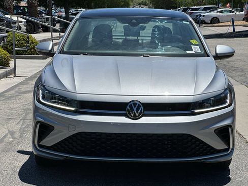 Used 2025 Volkswagen Jetta SE w/ Sunroof Package FWD image 12