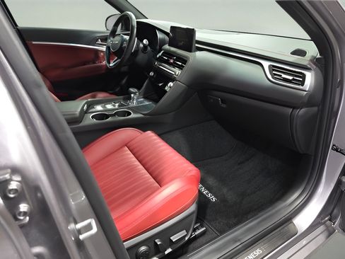 Used 2025 Genesis G70 3.3T Advanced RWD image 15