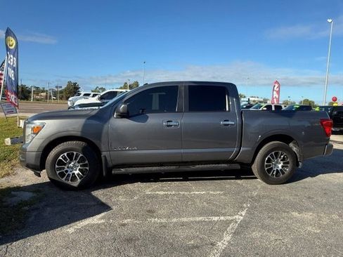 Used 2021 Nissan Titan SV image 3