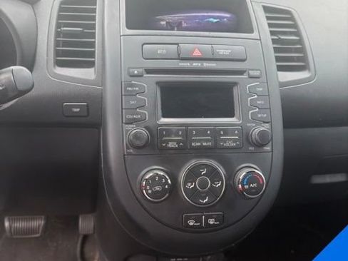 Used 2013 Kia Soul FWD image 9