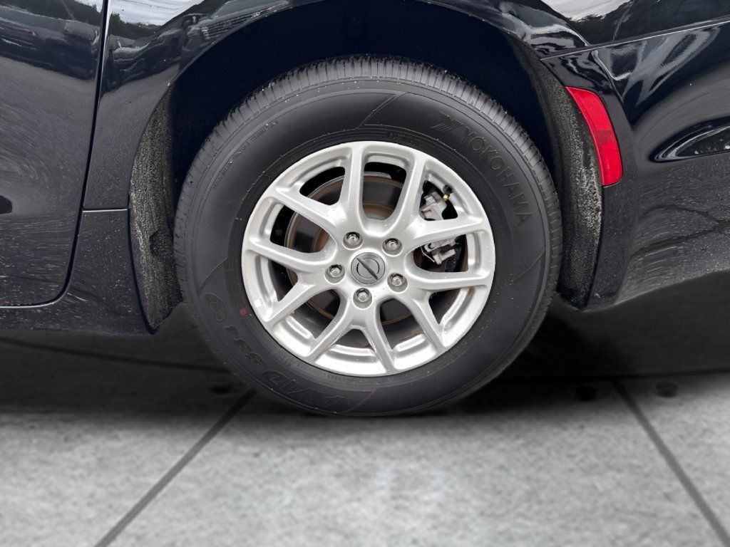 Used 2024 Chrysler Pacifica Touring-L FWD image 28