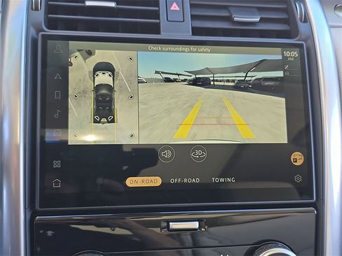 Used 2025 Land Rover Discovery Dynamic SE image 25