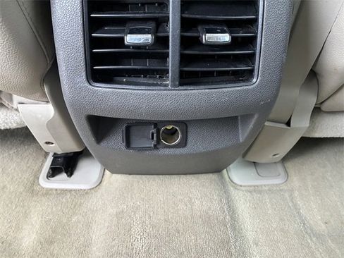 Used 2011 Ford Edge Limited image 17