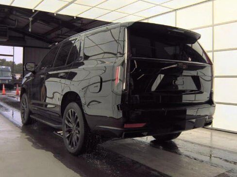 Used 2024 Cadillac Escalade Premium Luxury AWD/4WD image 7