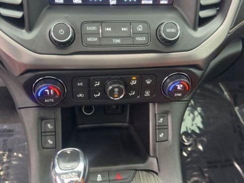 Used 2017 GMC Acadia SLT image 16