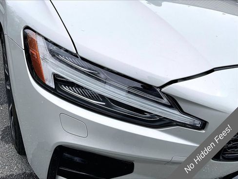 Used 2022 Volvo S60 B5 Momentum w/ Climate Package FWD image 27