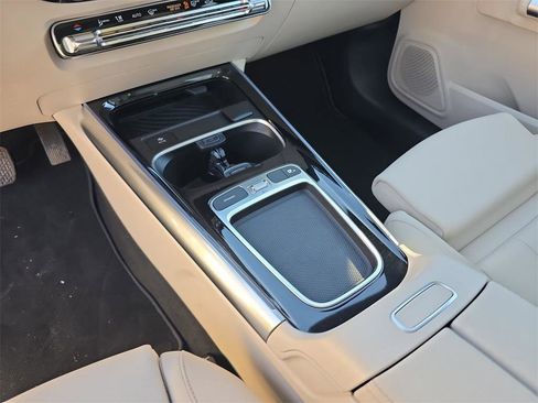 Used 2025 Mercedes-Benz GLA 250 4MATIC image 29