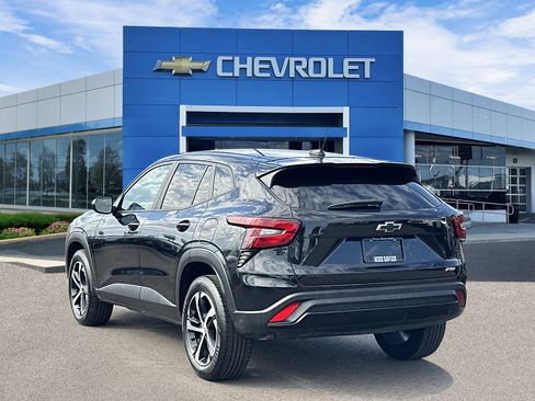 Used 2025 Chevrolet Trax RS w/ Driver Confidence Package FWD image 3