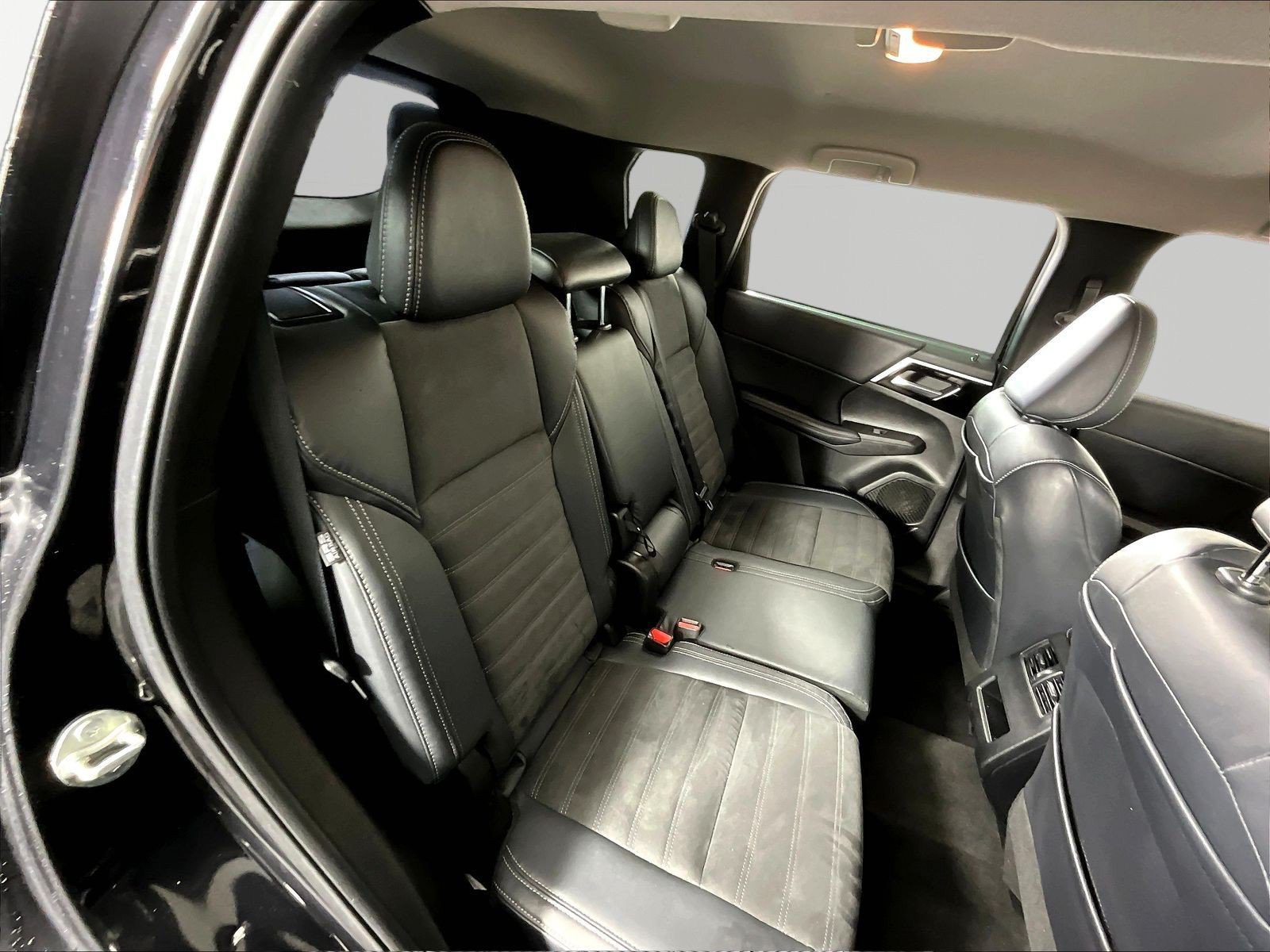 Used 2023 Mitsubishi Outlander SE AWD/4WD image 24