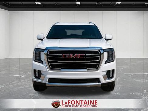 Used 2023 GMC Yukon SLT w/ SLT Luxury Package AWD/4WD image 4