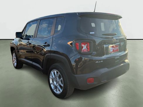 Used 2023 Jeep Renegade Latitude image 3