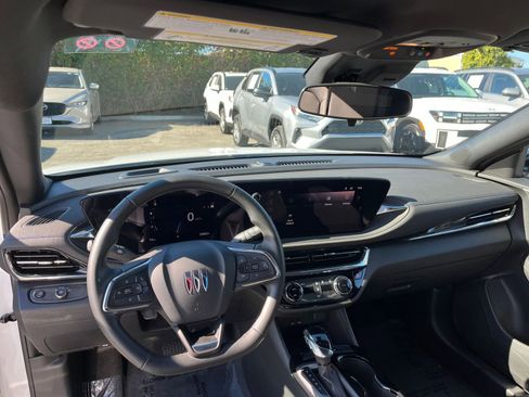 Used 2025 Buick Envista Sport Touring image 33