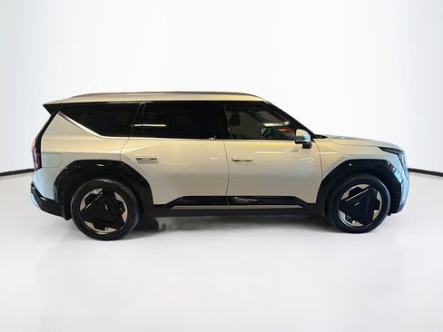 Used 2024 Kia EV9 Land AWD/4WD image 10