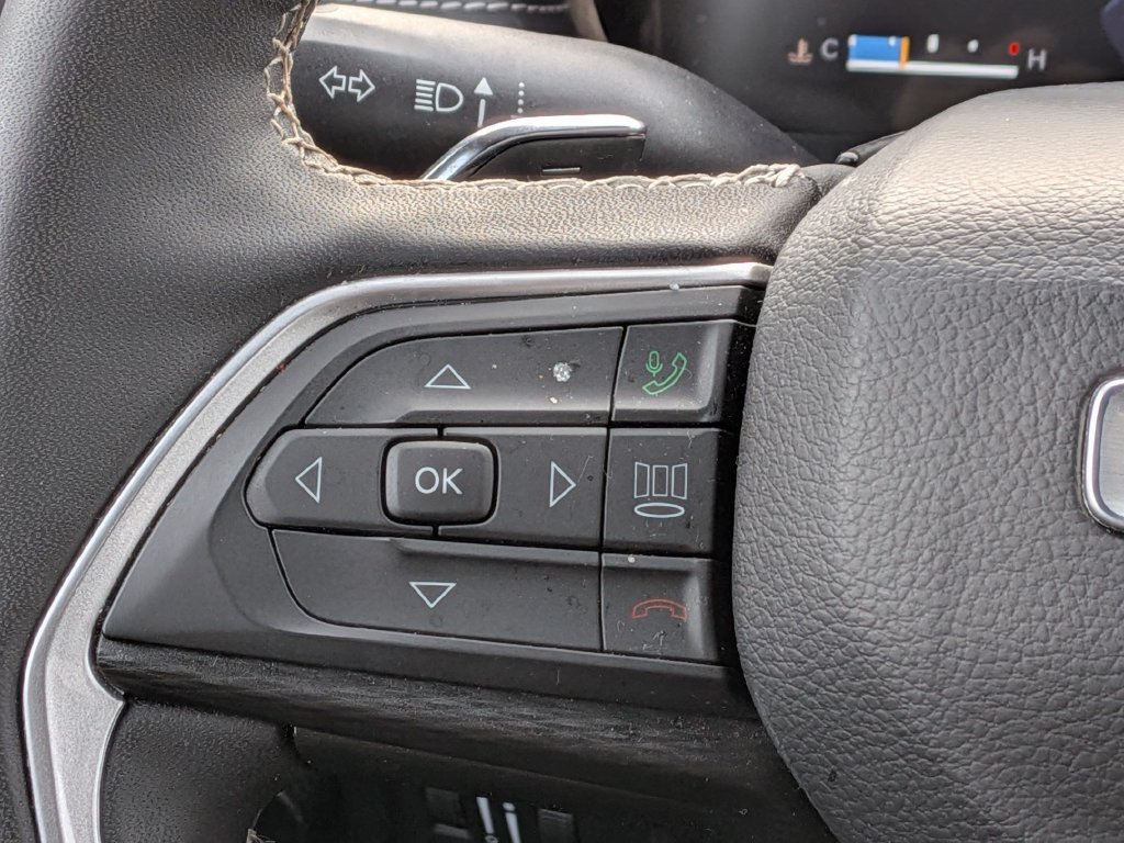 Used 2024 Jeep Grand Cherokee Altitude AWD/4WD image 12