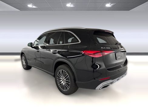 Certified 2026 Mercedes-Benz GLC 300 image 3