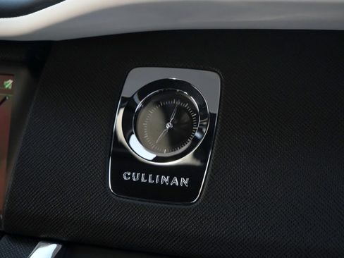 Certified 2023 Rolls-Royce Cullinan AWD/4WD image 14
