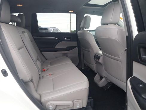 Used 2018 Toyota Highlander Limited AWD/4WD image 23