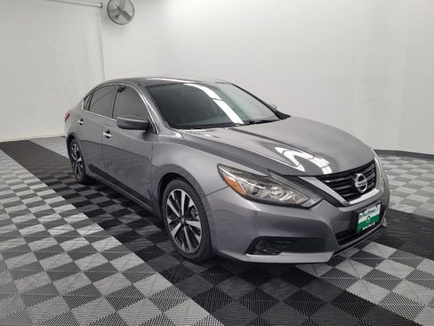 Used 2018 Nissan Altima 2.5 SR FWD image 13