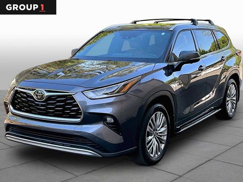 Used 2023 Toyota Highlander Platinum image 1