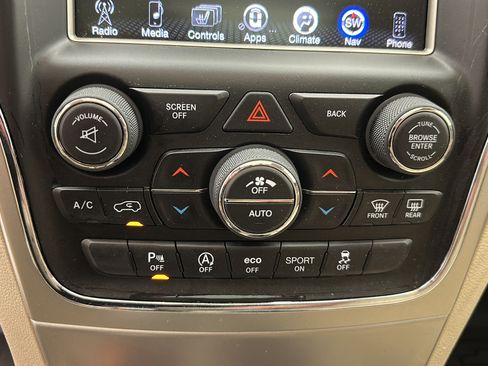 Used 2016 Jeep Grand Cherokee Limited w/ Luxury Group II AWD/4WD image 19