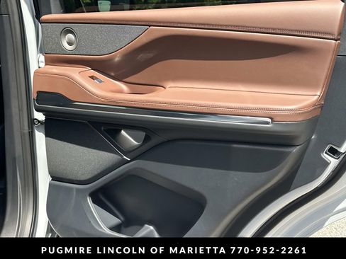 New 2026 Lincoln Navigator Reserve AWD/4WD image 15