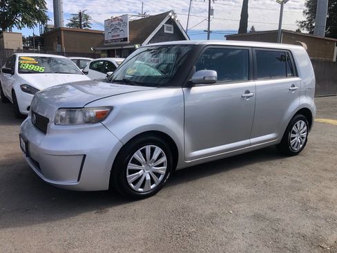 Used 2009 Scion xB image 1