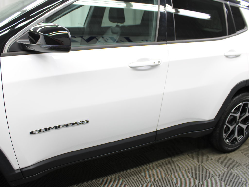 Used 2025 Jeep Compass Limited AWD/4WD image 44