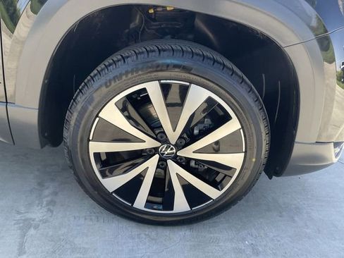Used 2022 Volkswagen Taos SE FWD image 32