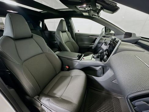 Used 2024 Toyota bZ4X XLE w/ Weather Package image 34