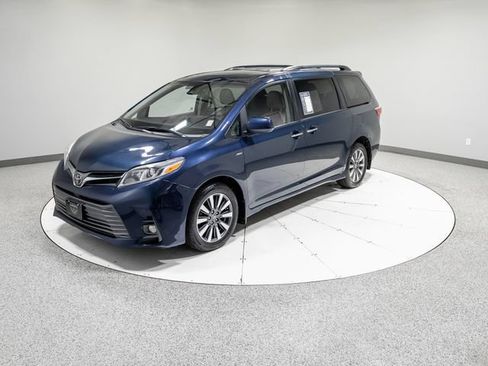 Used 2020 Toyota Sienna XLE AWD/4WD image 39