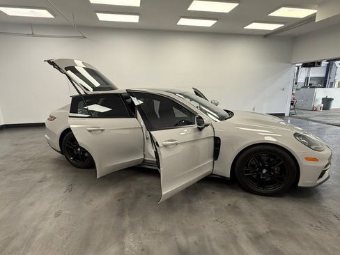 Used 2018 Porsche Panamera 4 w/ Premium Package Plus AWD/4WD image 25