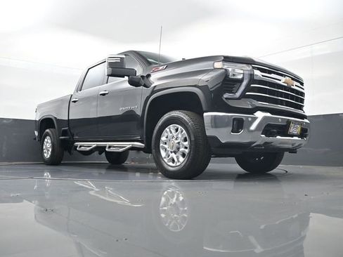 Used 2024 Chevrolet Silverado 2500 LTZ w/ LTZ Convenience Package AWD/4WD image 23