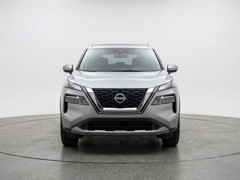 Used 2025 Nissan Rogue SV image 2