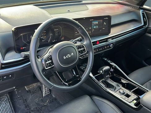 Certified 2025 Kia Sorento SX Prestige image 9