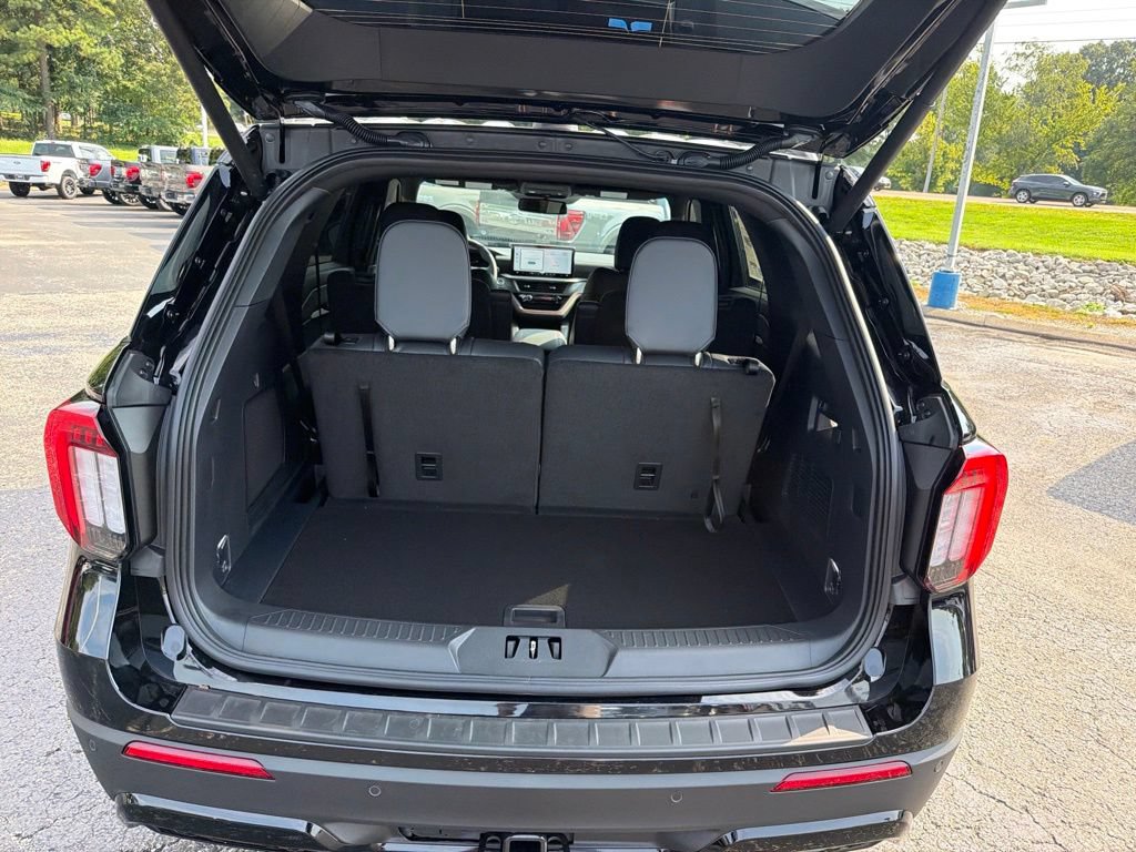 New 2026 Ford Explorer ST-Line w/ ST-Line Street Pack RWD image 11