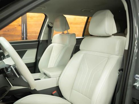 Used 2025 Hyundai Santa Fe SEL FWD image 11