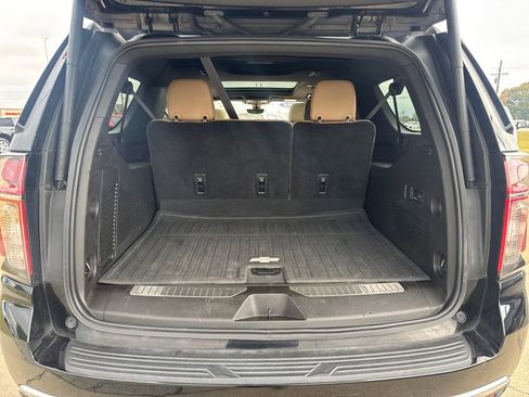 Used 2021 Chevrolet Suburban Premier w/ Premium Package image 15