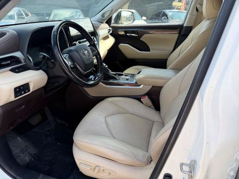 Used 2020 Toyota Highlander Platinum FWD image 10