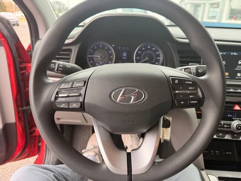 Used 2020 Hyundai Elantra SEL image 14