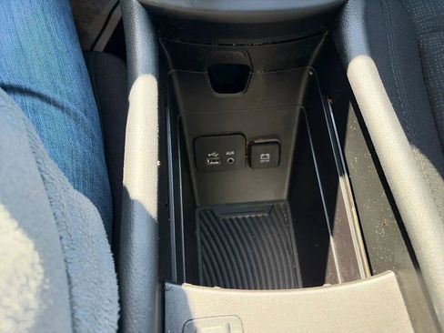 Used 2016 Chrysler 200 LX FWD image 15