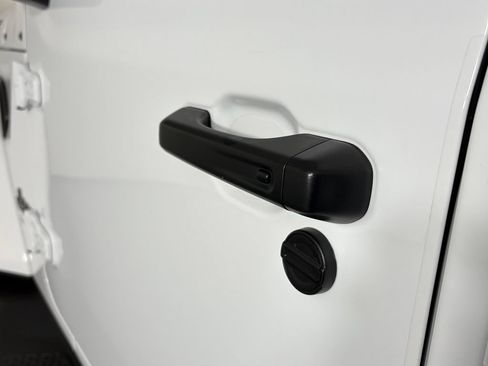 Used 2025 Jeep Gladiator Sport AWD/4WD image 12