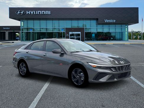 New 2026 Hyundai Elantra SEL Sport FWD image 10