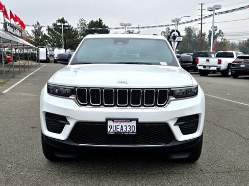 Used 2025 Jeep Grand Cherokee Laredo X w/ Luxury Tech Group I image 2