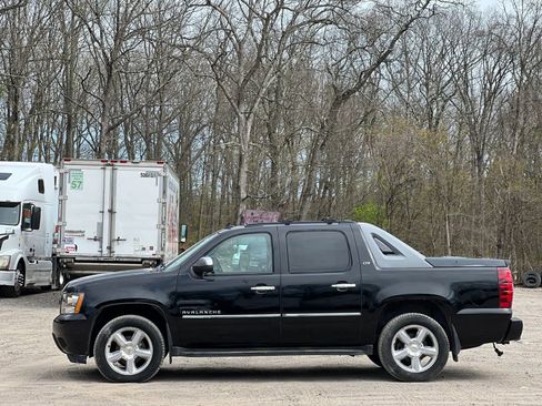 Used 2011 Chevrolet Avalanche LTZ AWD/4WD image 3