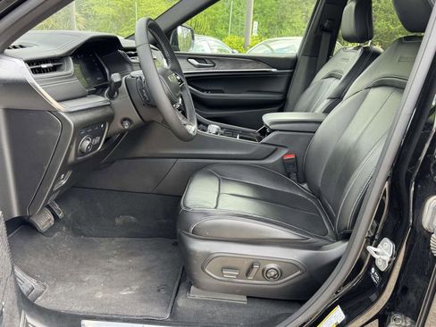 Used 2022 Jeep Grand Cherokee Overland AWD/4WD image 18