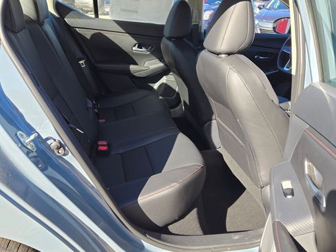 Used 2025 Nissan Sentra SR w/ SR Premium Package image 9